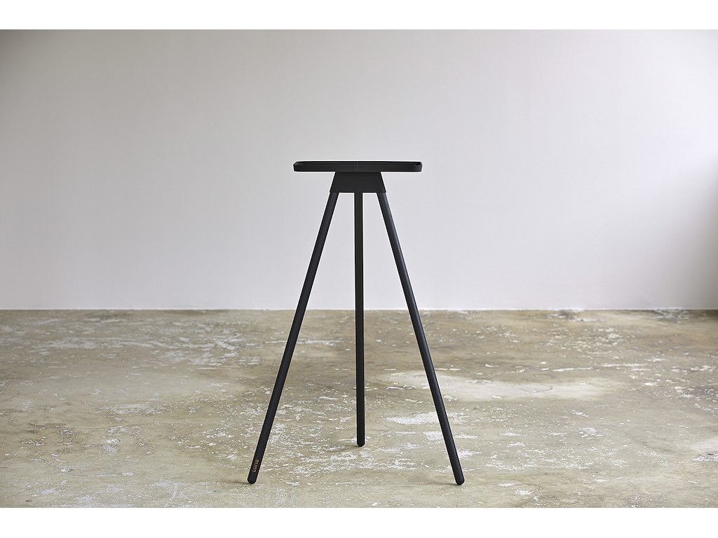 Tons Race Table - Bord Med Håndklæderholder - Smoked Oak