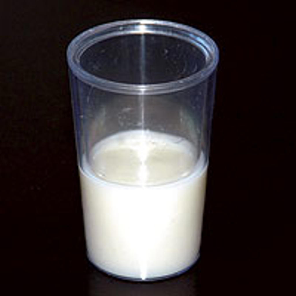 DELUXE MILK GLASS