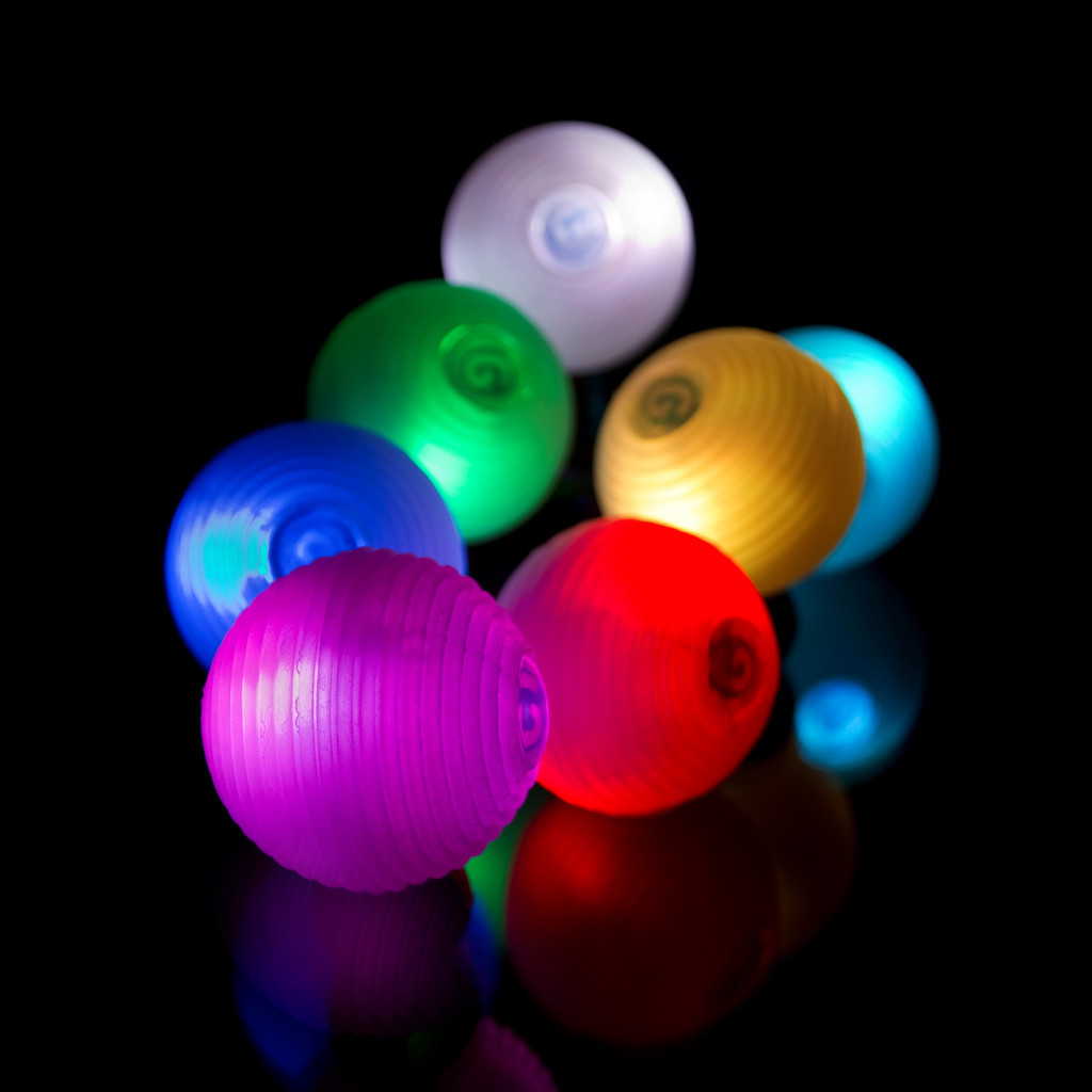 MAGIC LIGHT JUGGLING BALLS
