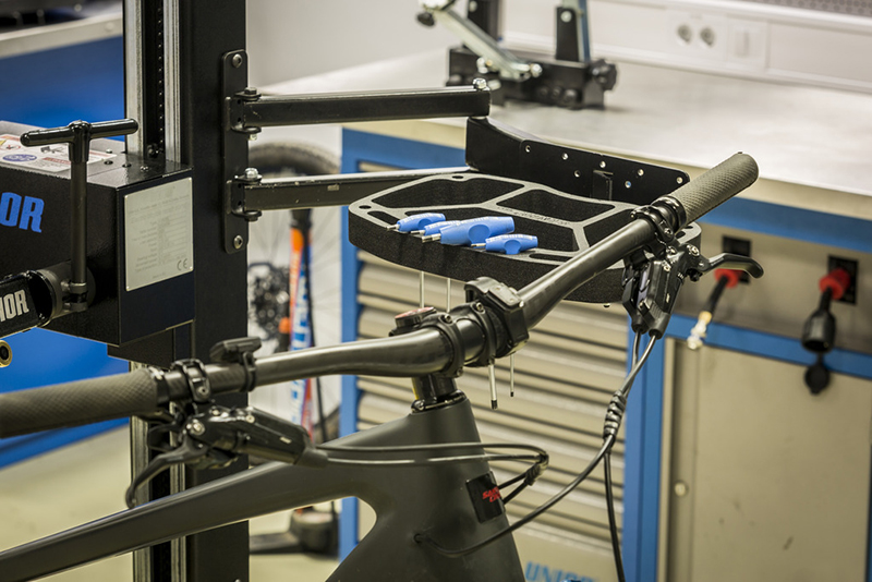 UNIOR Tool tray with foldable arm for