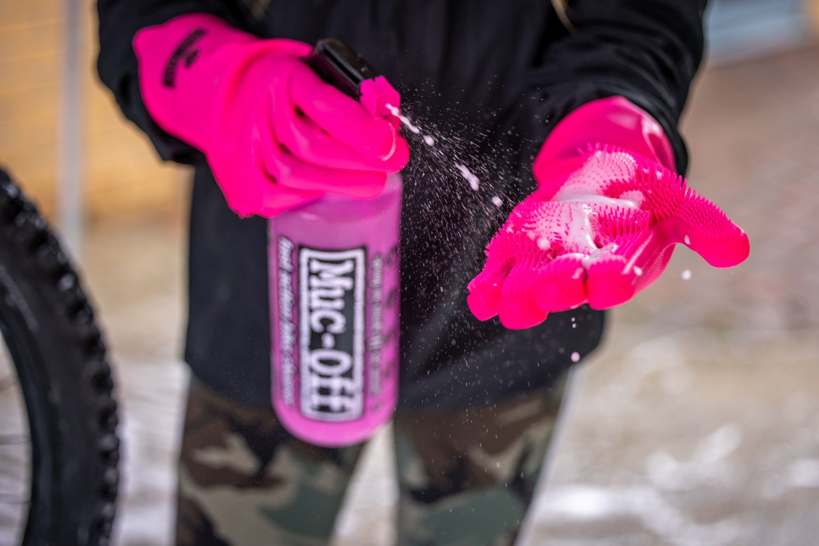 MUC-OFF Deep Scrubber Gloves