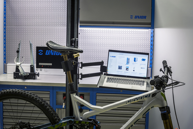 UNIOR Laptop holder with foldable arm