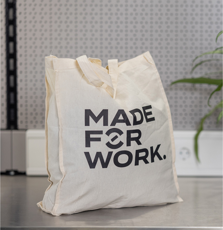 UNIOR Carrier Bag - Image 4