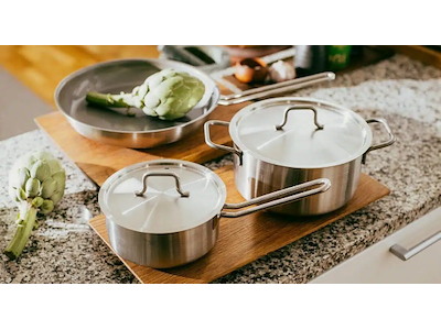 Fiskars grydesæt med 1,5 l kasserolle m/låg, 3,0 l gryde m/låg og 28 cm stegepande
